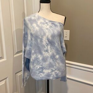 NWT Sofia Vergara off the shoulder woman’s size small sweater.